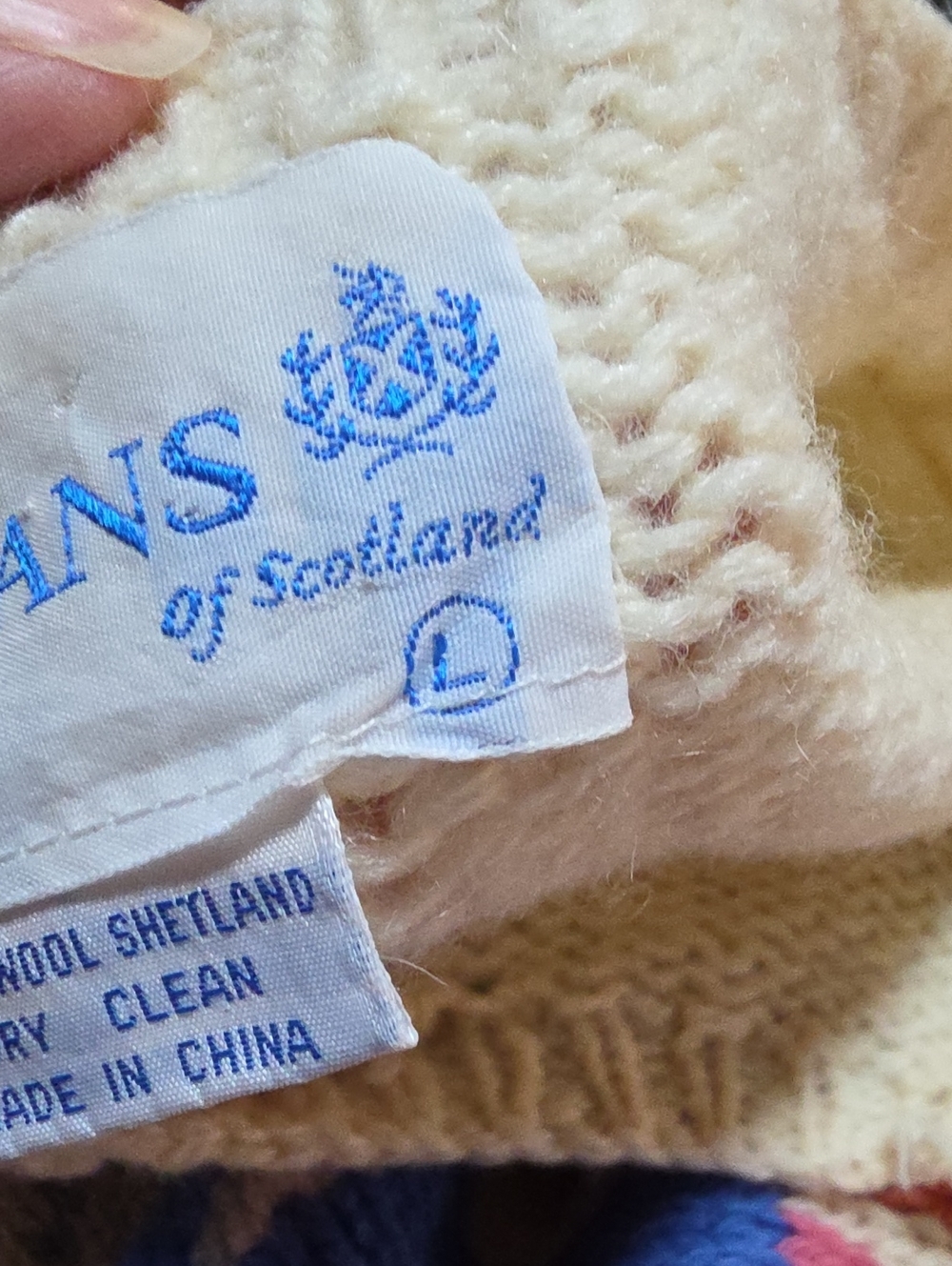 Rare Vintage Cream Crewneck Sweater with Folk-Art Couple Motif. Flaws In Picture - Picture 8 of 8